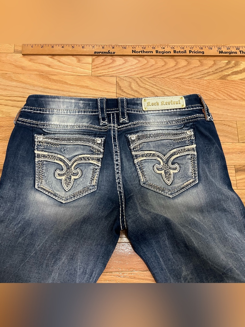 Rock Revival sequin stretch denim Jaylyn Capri 31